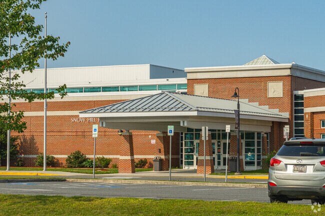 Niche has given Snow Hill High School an overall score of B+.
