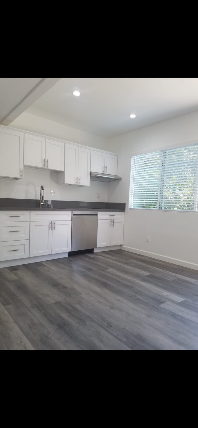 1102 Centinela Ave unit B, Santa Monica, CA 90403 - photo 7