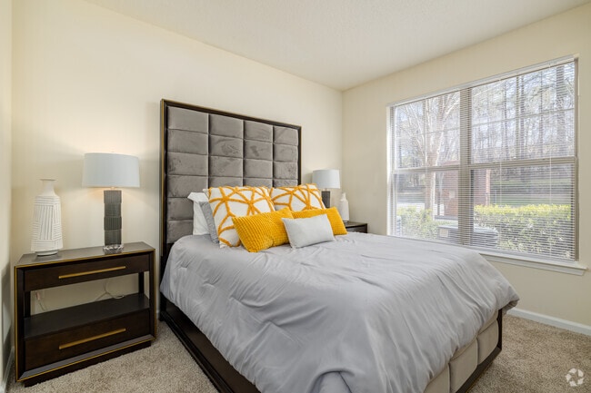 1BR, 1BA - 889SF - Bedroom