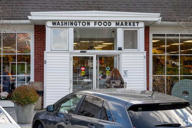 Washington residents can visit the local Washington Food Market for all of their grocery needs.