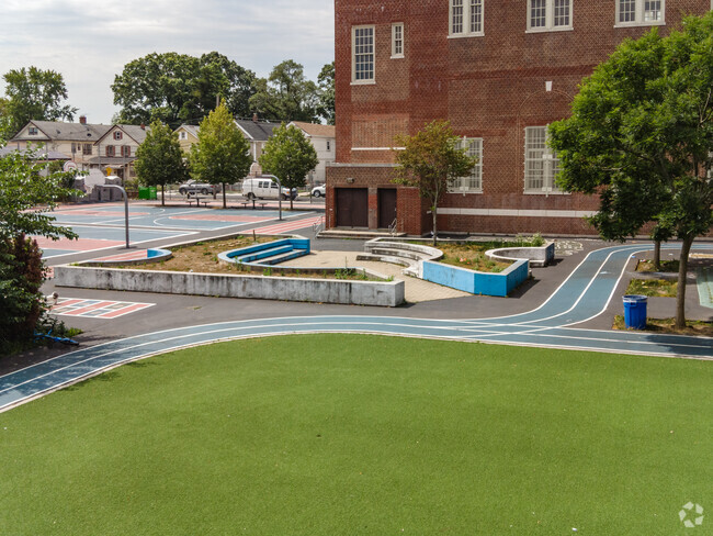 PS132 is an above average public school located in Springfield Gardens, NY.