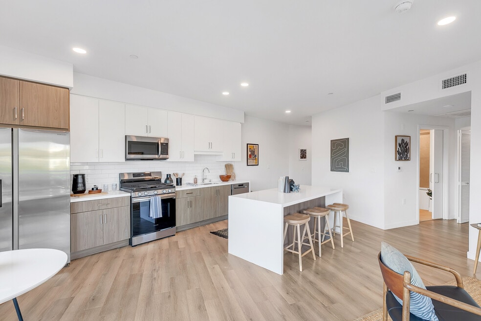 Solari Silver Lake, Los Angeles, CA 90026 - photo 1