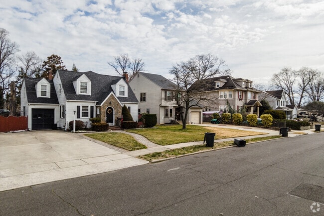 The residential streets in Oaklyn often have sidewalks to increase walkability.