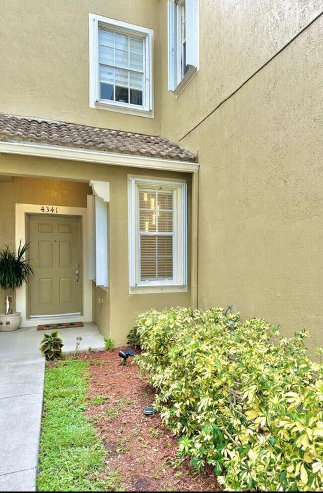 4341 SW 131st Ln, Miramar, FL 33027