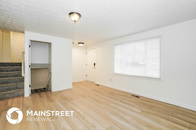 5411 Baynard Dr, Columbus, OH 43232 - photo 4