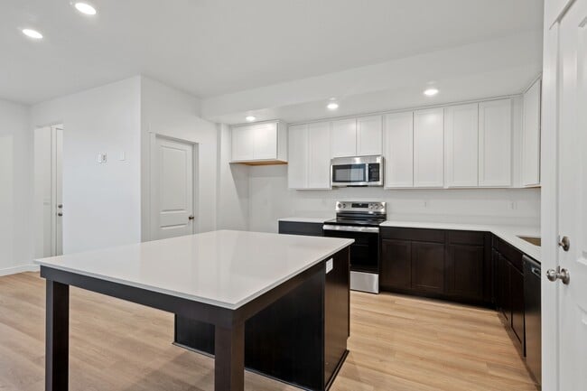 6657 W South Jordan Pkwy, South Jordan, UT 84009 - photo 7