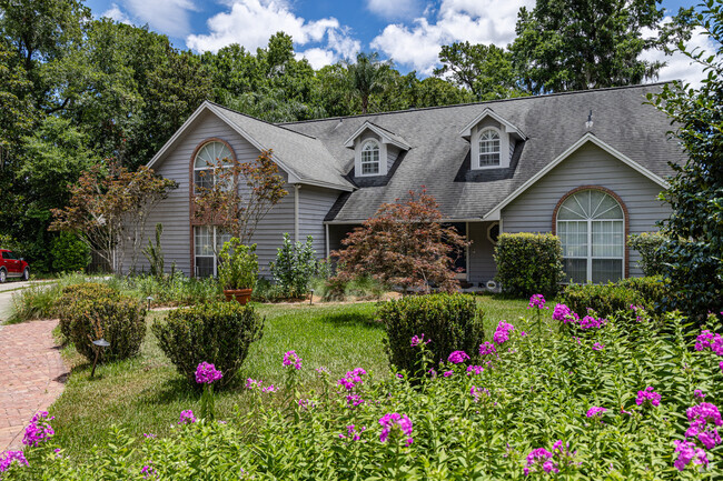 Beautifully kept homes make Lakeside a welcoming drive along your way home.