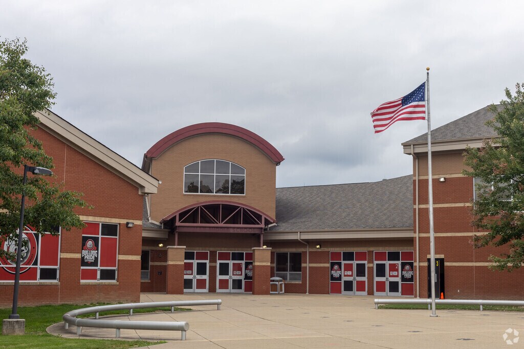 Lehman Middle School provides education in the neighborhood of 
Outer Canton