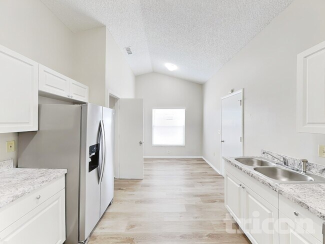 714 49th St E, Bradenton, FL 34208 - photo 5