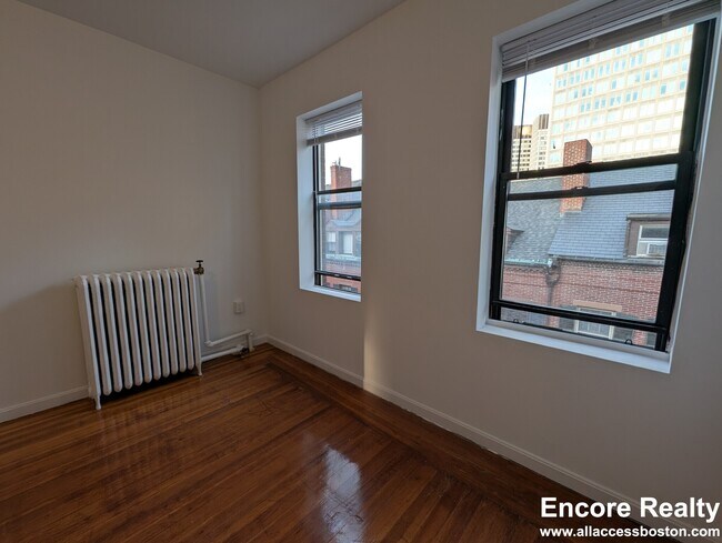 31 Temple St unit 10H, Boston, MA 02114 - photo 5