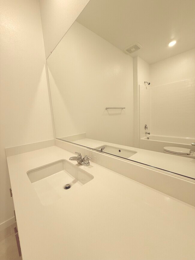 2583 Cloudview Privado unit 8, Ontario, CA 91761 - photo 4