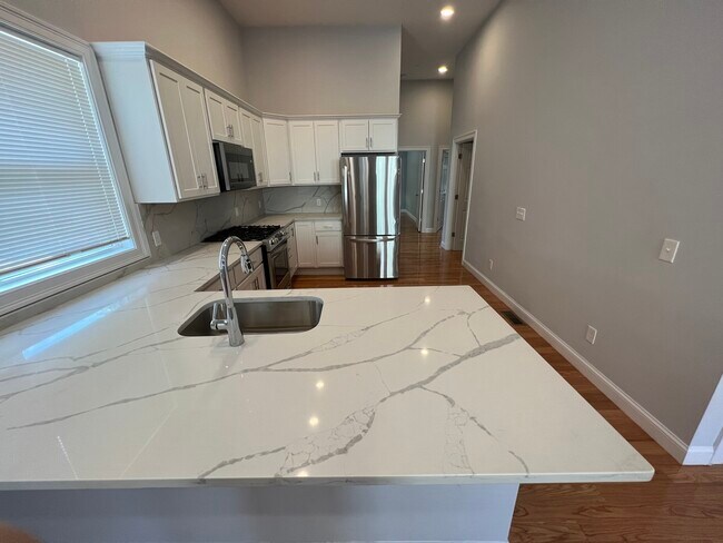 126 Cross St unit 4, Somerville, MA 02145 - photo 3