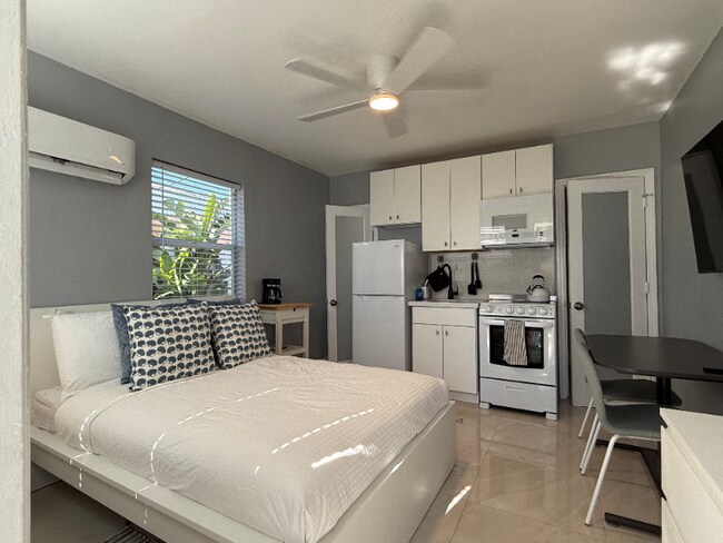 11050 Biscayne Blvd unit 3, Miami, FL 33161 - photo 2