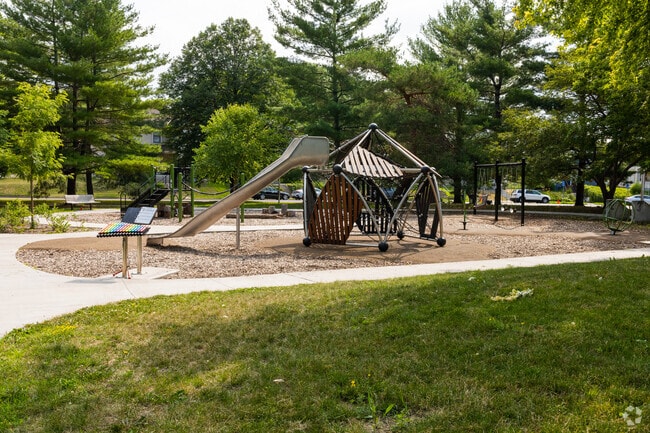 Discover the ultimate outdoor playtime at Lovell Square playground in Near North.
