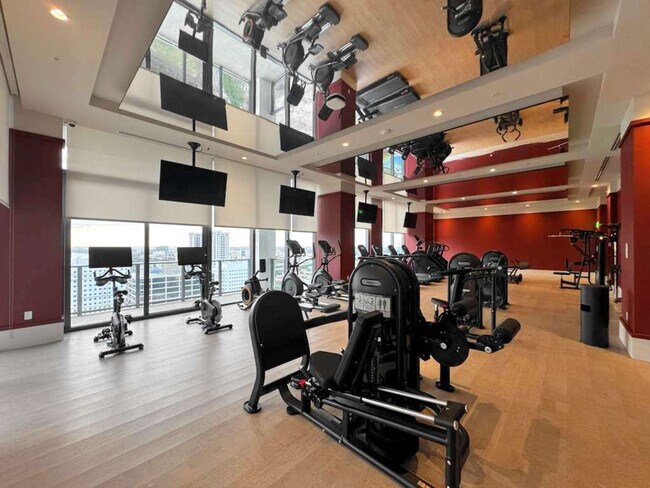 11 NE 6th St unit ID1373691P, Miami, FL 33132 - photo 6