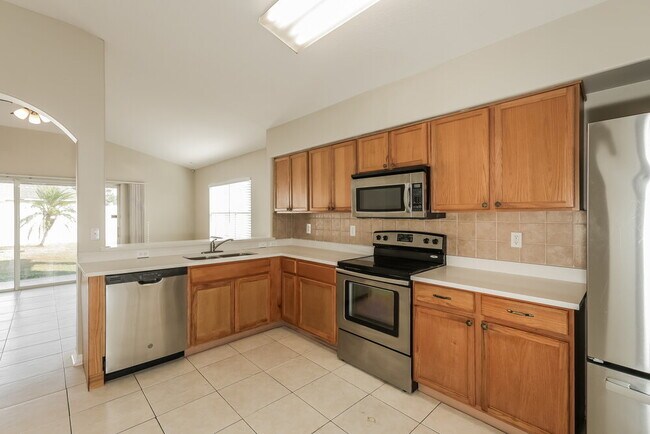 12006 Butler Woods Cir, Riverview, FL 33579 - photo 5