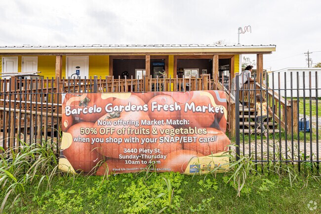 Barcelo Gardens Fresh Market is a popular location for healthy eats in the Desire Area.