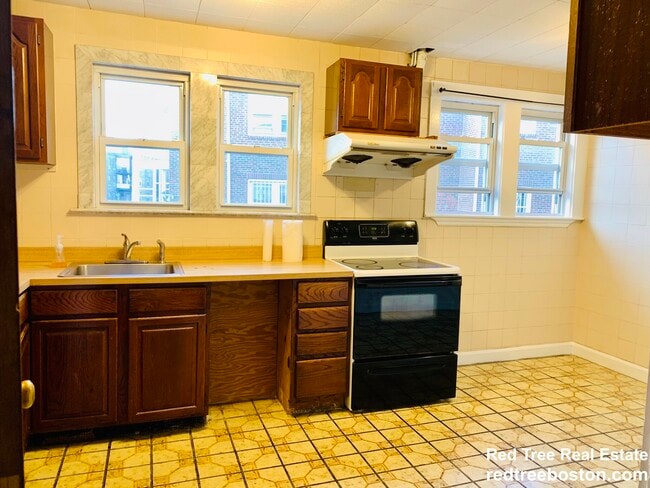 113 Lanark Rd unit 3, Brighton, MA 02135 - photo 3