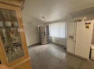 5647 Winnetka Ave, Woodland Hills, CA 91367