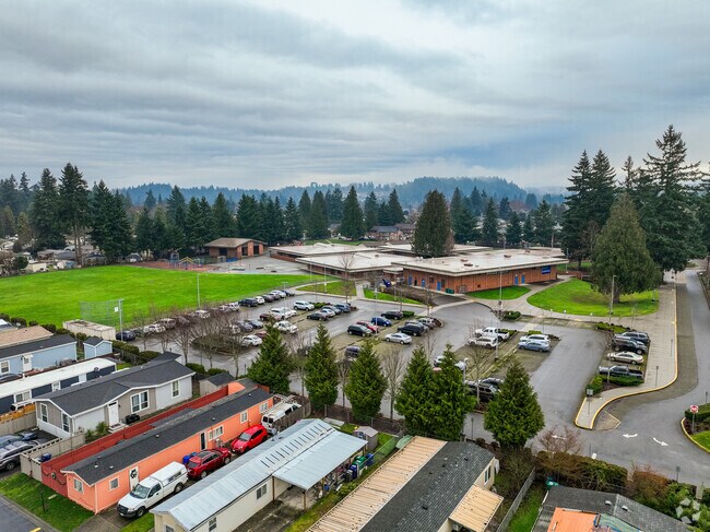 Gildo Rey Elementary School has an ample amount of parking for parents and faculty.