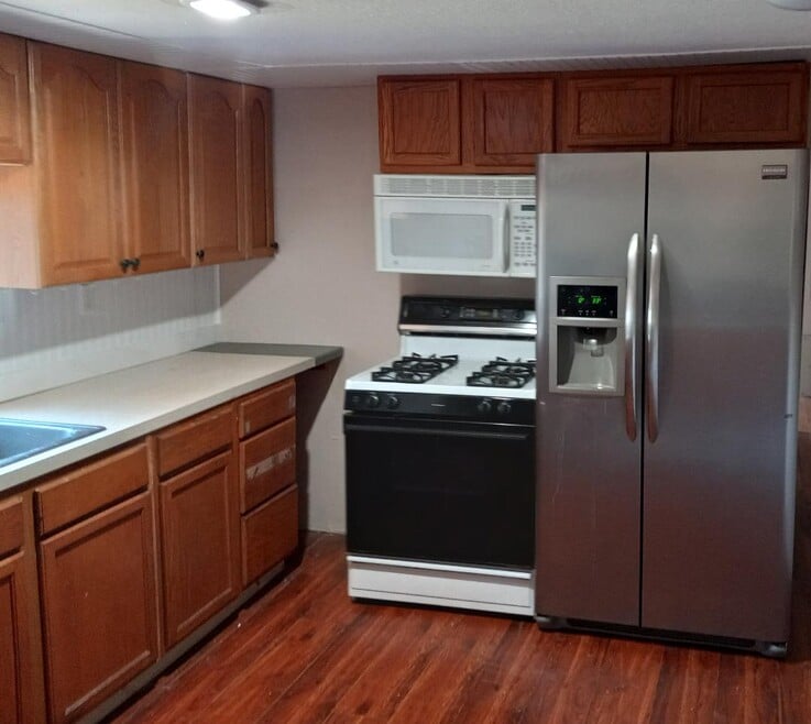 5231 80th St N, Saint Petersburg, FL 33709 - photo 1