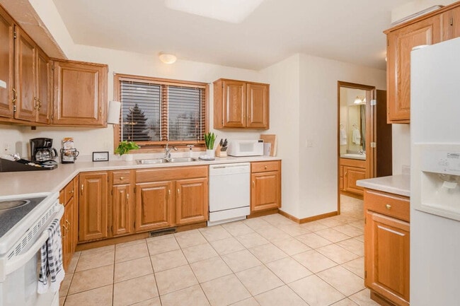 1697 Gateway Place unit ID1061621P, Neenah, WI 54956 - photo 3