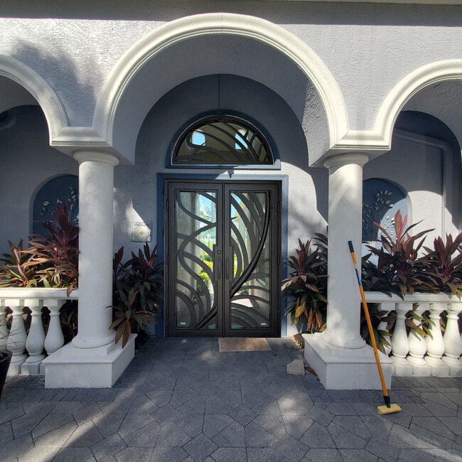 9741 Las Casas Dr, Fort Myers, FL 33919 - photo 3