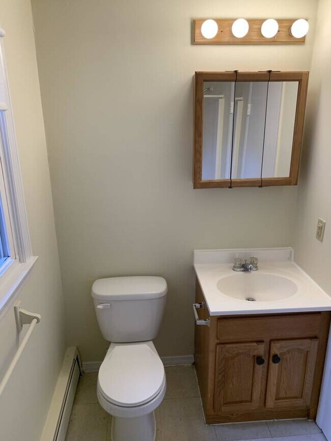 73 Manchester St unit 2, Leominster, MA 01453 - photo 2