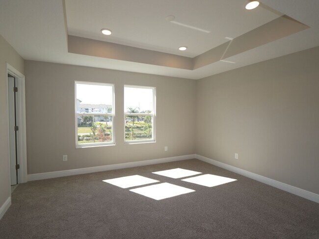 31324 Pendleton Landing Cir, Wesley Chapel, FL 33545 - photo 5