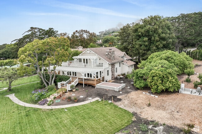 There are many mansions located in Eastern Goleta Valley.