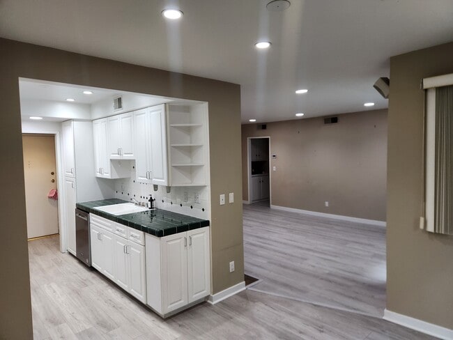 1242 S Barrington Ave unit 104, Los Angeles, CA 90025 - photo 3