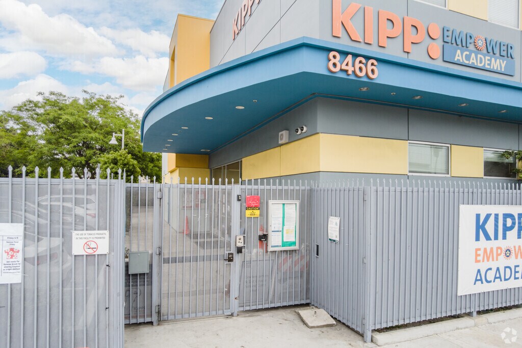 KIPP Empower Academy is located in Vermont Knolls and received a B- from Niche.