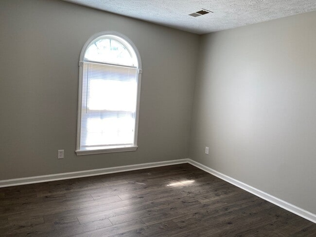 189 Middle School Rd, Jackson, TN 38305 - photo 7