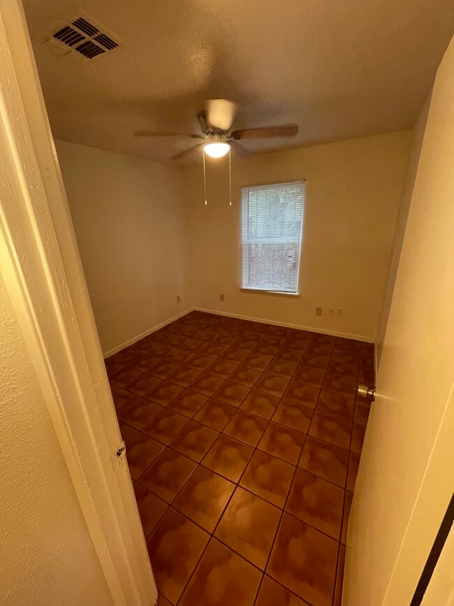 855 SW 34th St, San Antonio, TX 78237 - photo 6