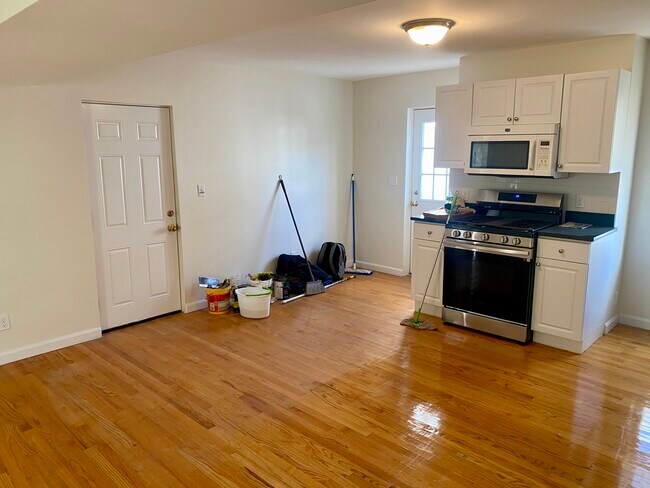 123 Thorndike St unit 123 Thorndike Street, Cambridge, MA 02141 - photo 3