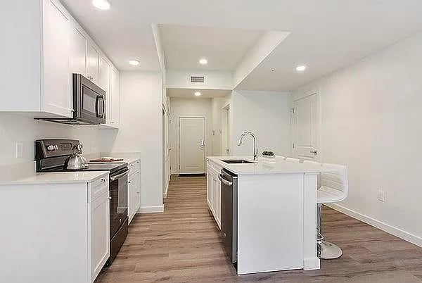 2100 St Thomas St unit 204, New Orleans, LA 70130 - photo 3