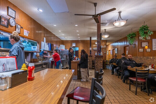 Top Notch Beefburgers has a fantastic diner menu with a nostalgic atmosphere in Brainerd.