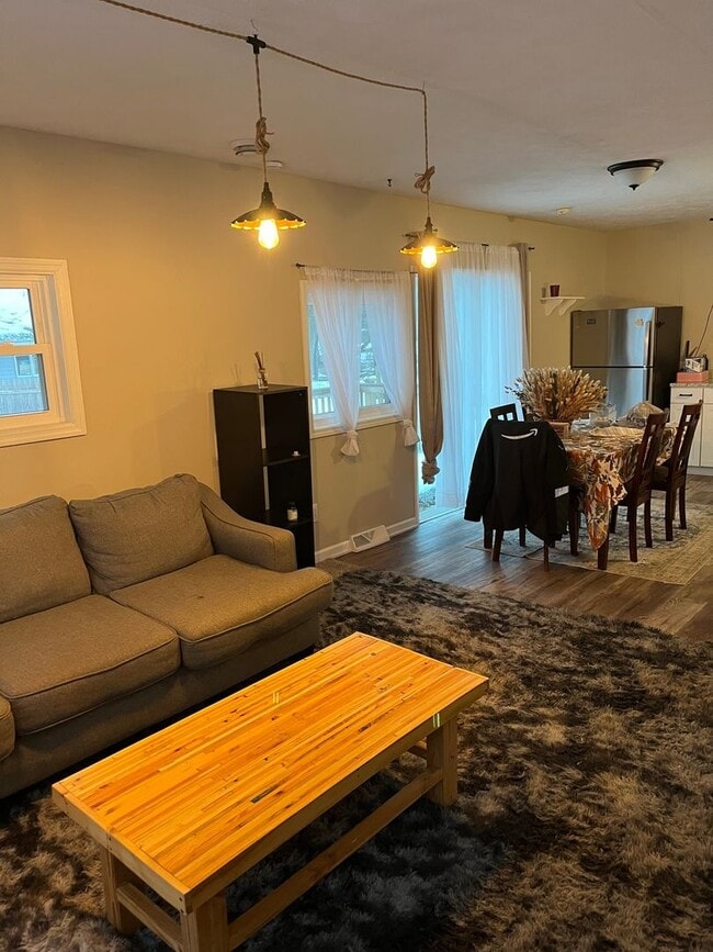 4585 Sycamore St, Holt, MI 48842
