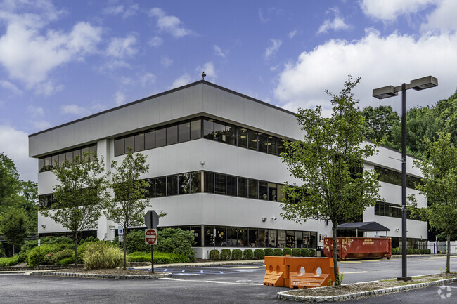 Barnstable Academy is an above-average, public school located in Oakland, NJ.