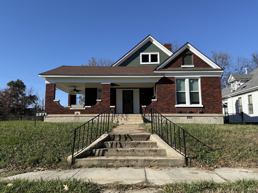 1371 Ridgeway St, Memphis, TN 38106 - photo 1