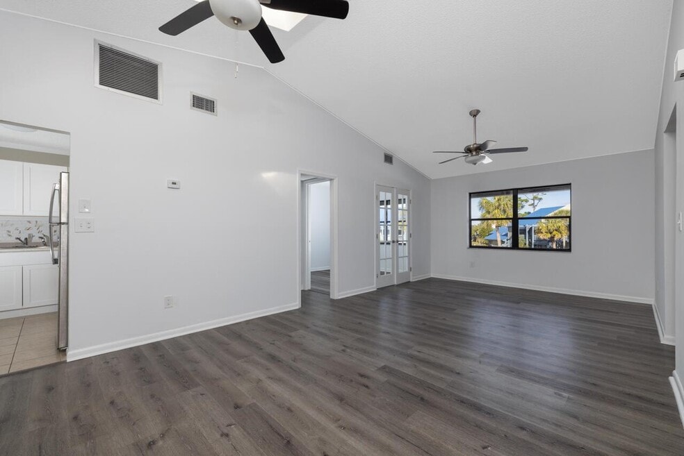 6195 NW 186th St unit 5, Hialeah, FL 33015 - photo 1