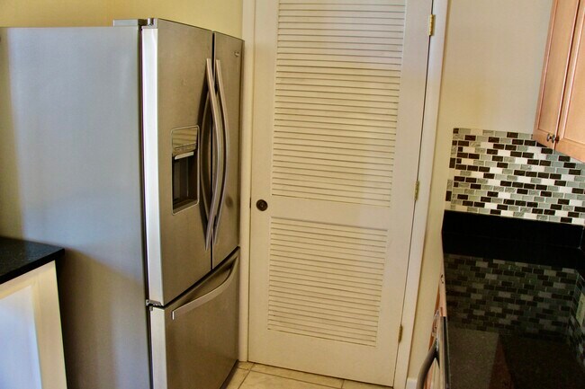 526 St Paul St unit 2, Baltimore, MD 21202 - photo 5