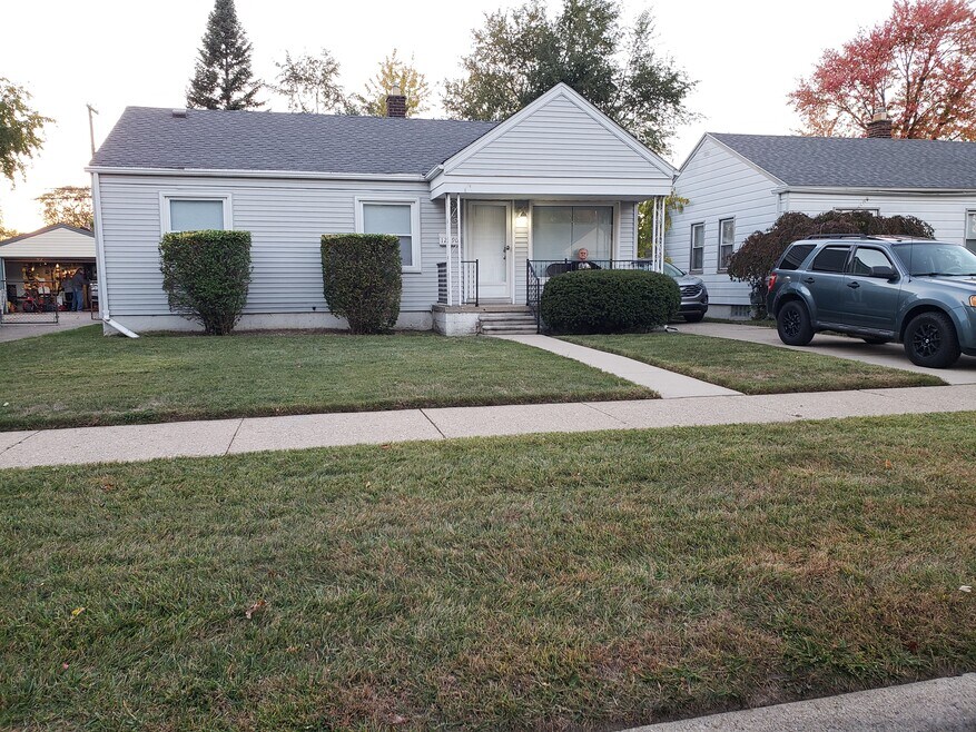 12490 Pearl St, Southgate, MI 48195 - photo 1
