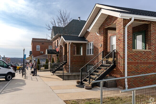 Bring the family to downtown Warrenton and enjoy time at the local shops and restaurants.