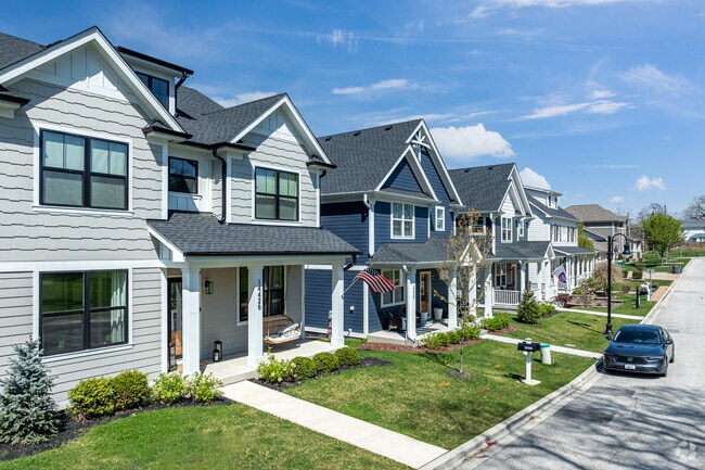 Single-family homes in Downtown Orland Park generally sell between $375,000 and $900,000.