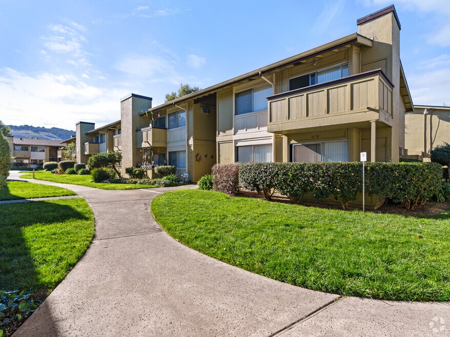 Foothills Apartments, San Jose, CA 95123 - photo 2