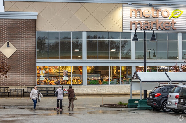 Metro Market is another great grocery store near Wedgewood.