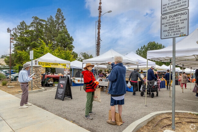 Get all your fresh produce needs and local goods at the La Cañada Flintridge Farmers Market.