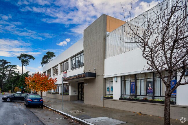 Xian Yun Academy of the Arts California has a beautiful campus in Potrero.