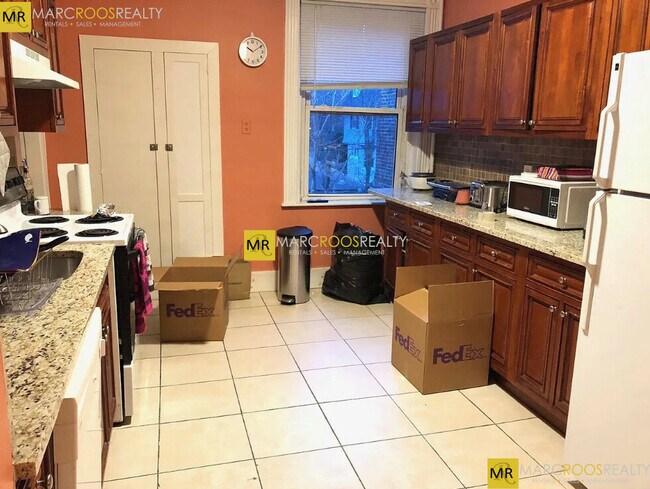 11 Euston St unit 2, Brookline, MA 02446 - photo 4
